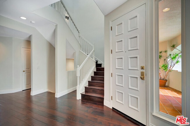 Building Photo - 6463 Zuma View Pl