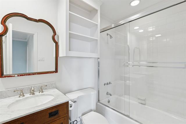 Building Photo - 4437 Larchmont St