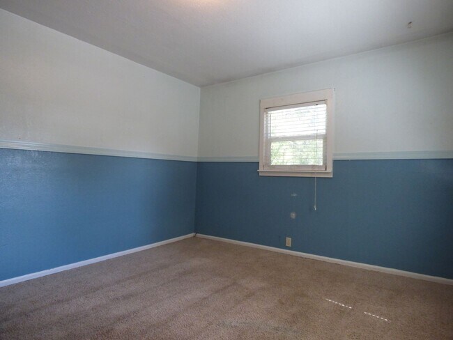 Building Photo - 3 Bedroom 1 Bath Home