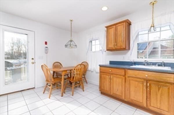 Building Photo - 367 Rockland St