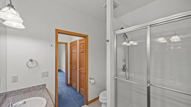 Building Photo - Charming 2-Bedroom Apartment in a Convenient Glenwood Springs Location