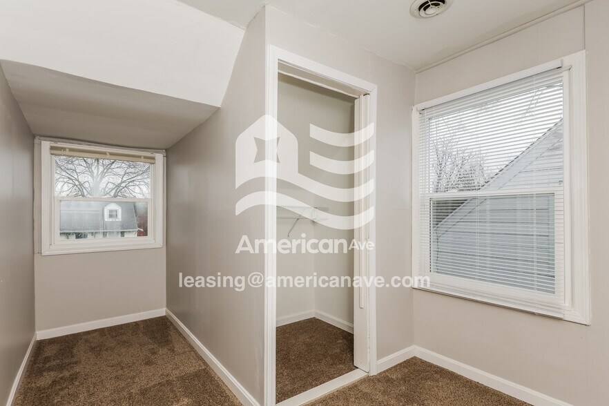 Building Photo - 1105 Blakley Dr