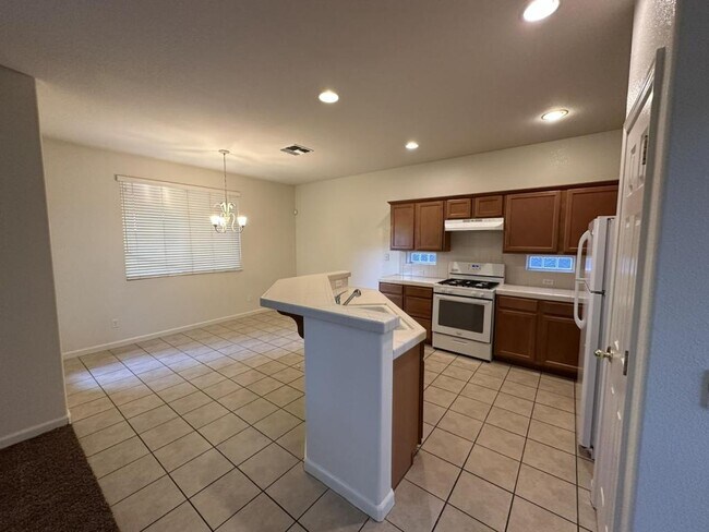 Building Photo - 1539 Figueroa Dr