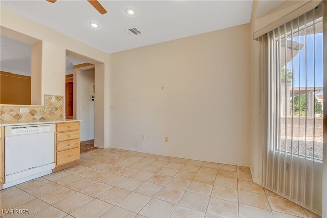 Building Photo - 576 Carmel Mesa Dr