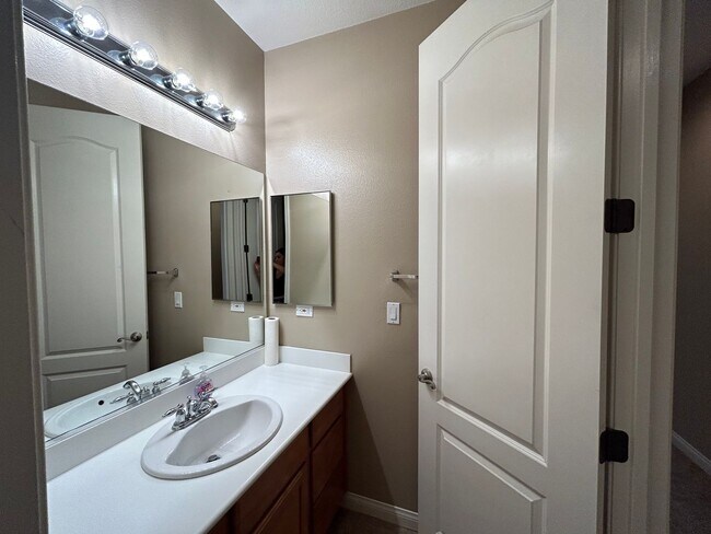 Building Photo - 15005 Via Messina Dr