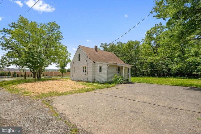 Building Photo - 10680 Mary J Champ Wy