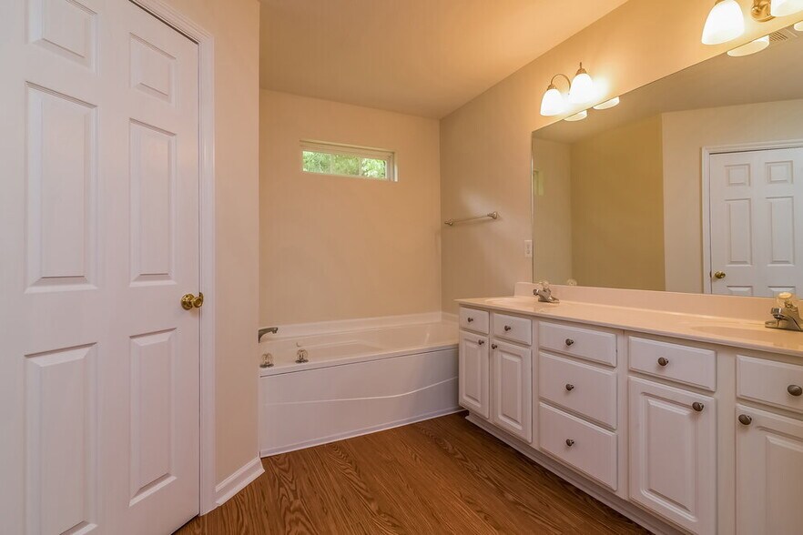 Building Photo - 816 Thomas Bay Ct