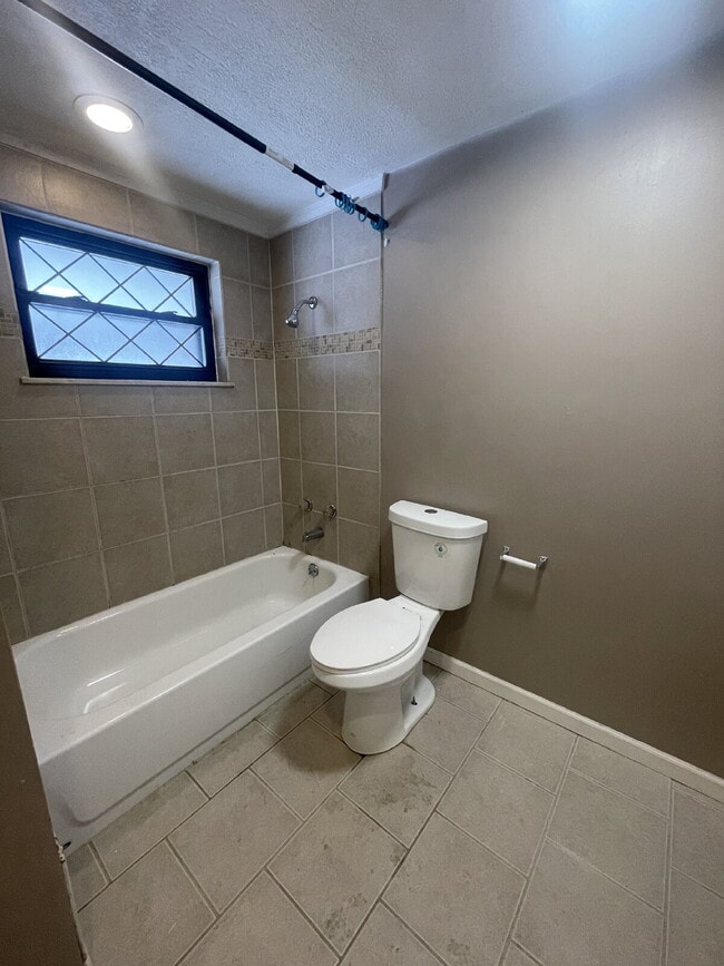 Building Photo - 149 Parkwood Rd