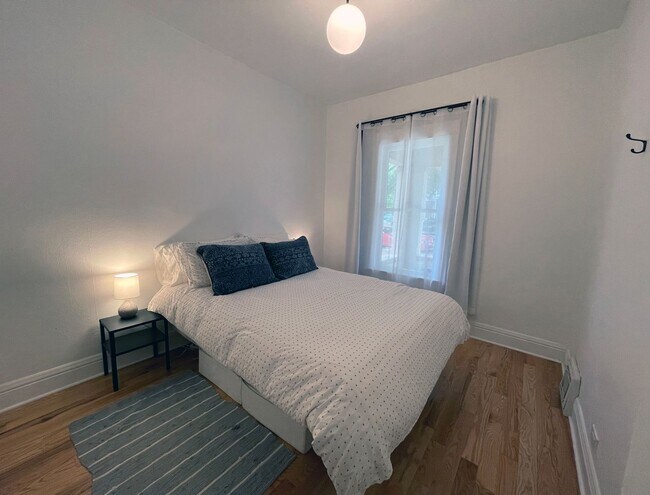 Building Photo - STUNNING Updated Bungalow Home in the West Highlands- Available 8/5!