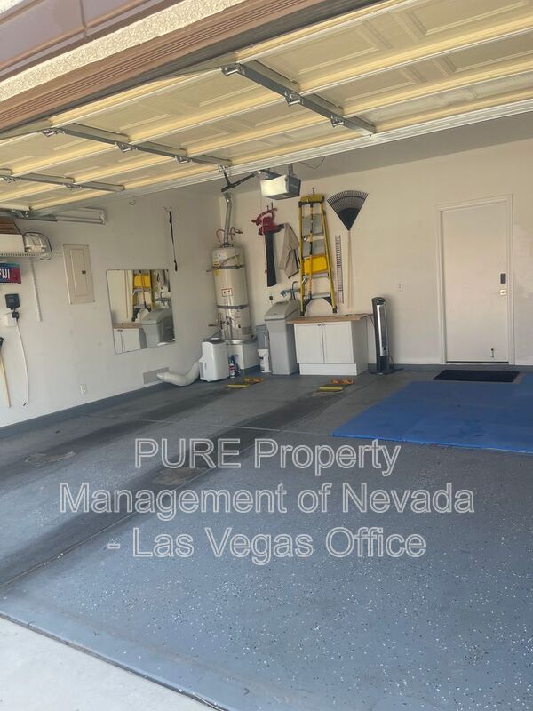 Building Photo - 9341 Lugo St