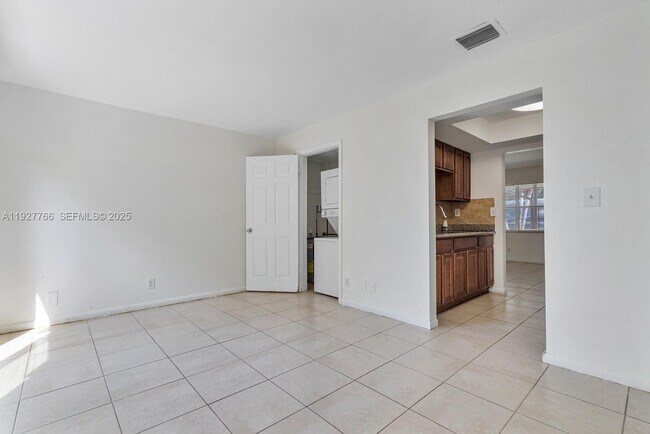 Building Photo - 4100 NW 16th Ave