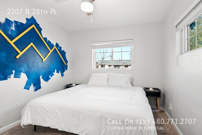 Building Photo - 2207 N 28th Pl