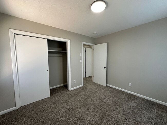 Building Photo - 3 Bedroom, 1 Bath Updated Home so very close to Ft Bragg!!