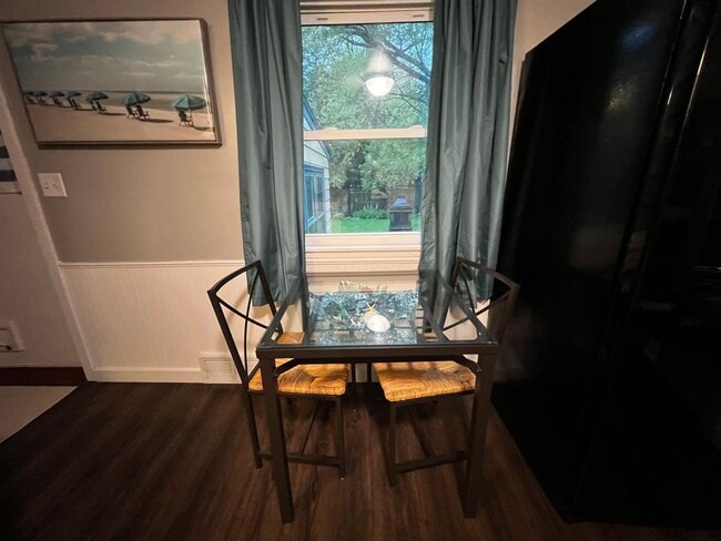 Building Photo - 1831 S Oneida St