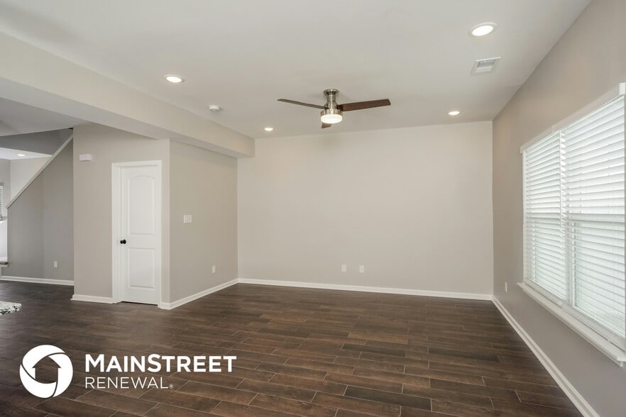 Building Photo - 2064 N Sarah Dr