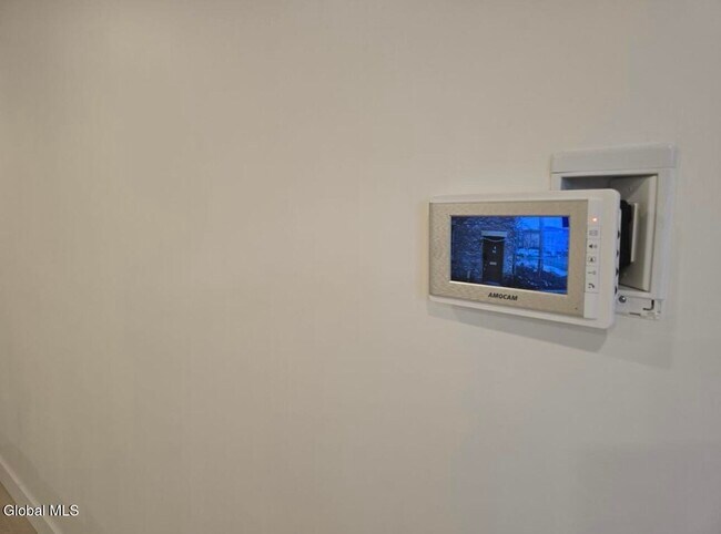 Building Photo - 31 Van Zandt St