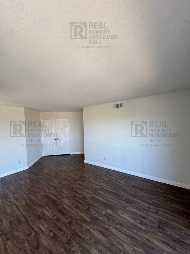 Building Photo - 23 Bella Donaci