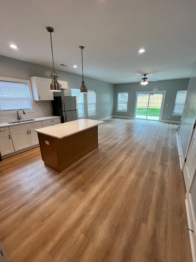 Building Photo - 1815 Newcastle St