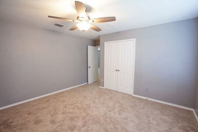 Building Photo - 2621 Sundance Dr
