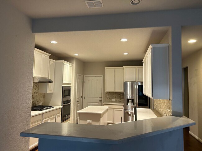 Building Photo - 22427 Carriage Bush