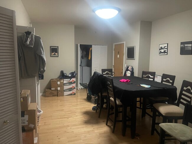 Building Photo - 6400 N Northwest Hwy