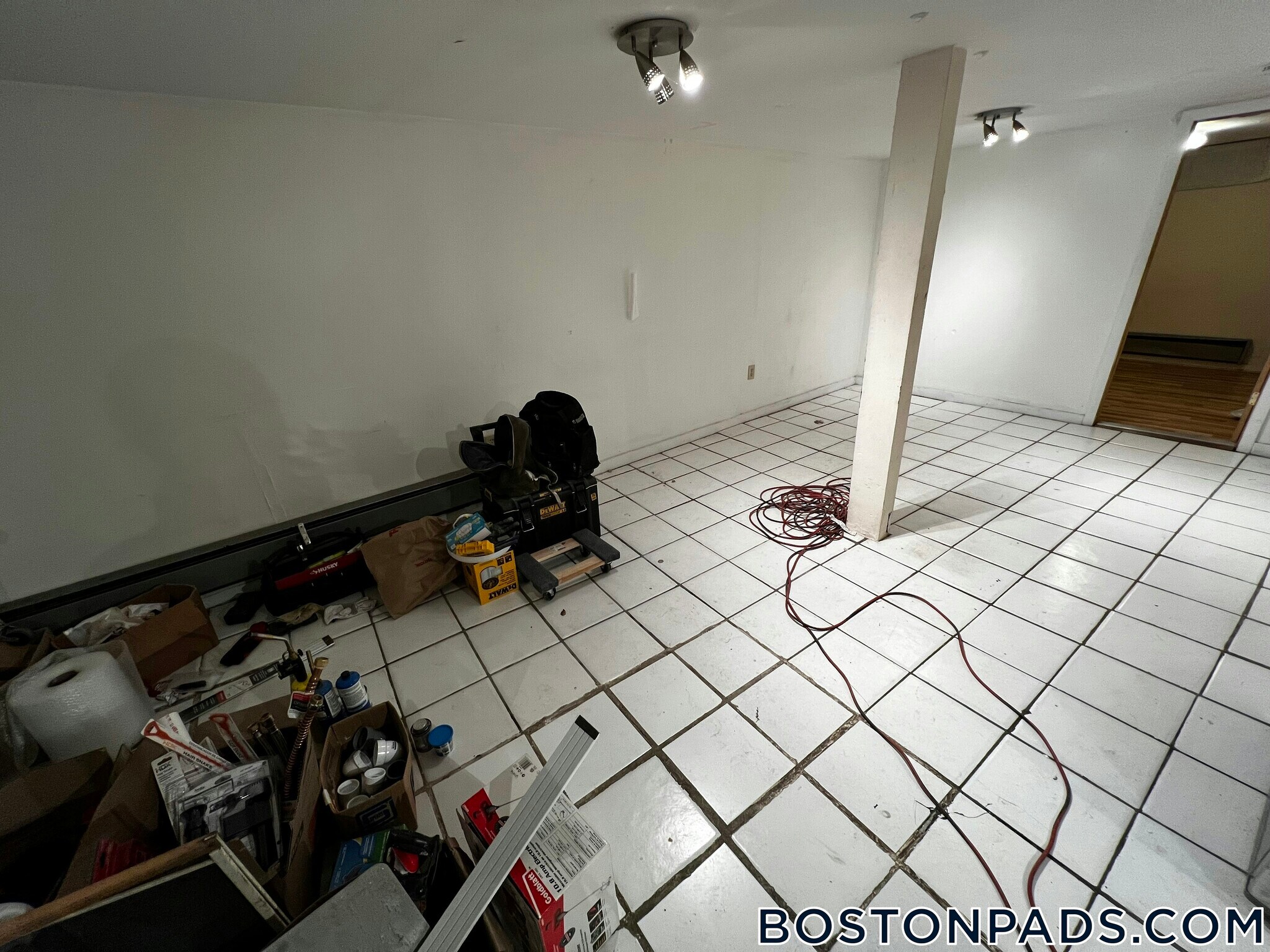 Building Photo - 684 Parker St