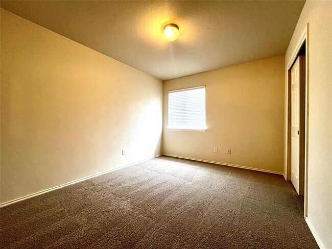 Building Photo - 327 Paddington Dr