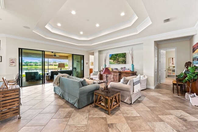 Building Photo - Furnished 3 Bedroom Luxurious Single Famil...