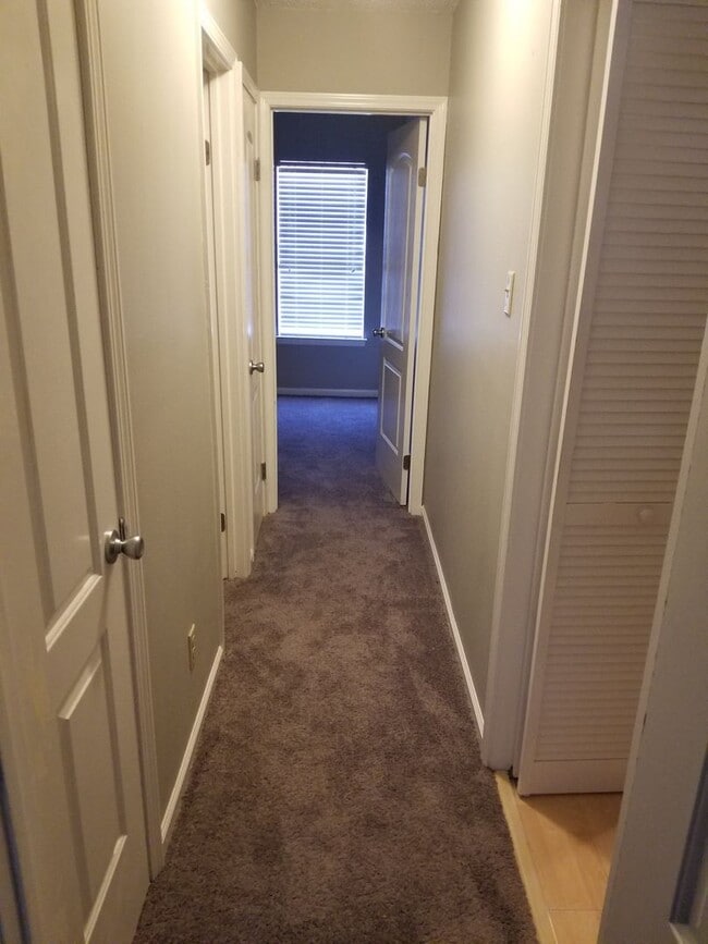 Building Photo - 3 BD, 2 BA, Home in Jacksonville