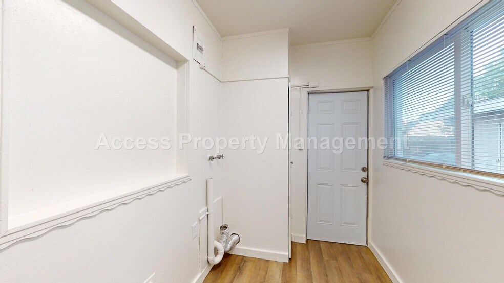 Building Photo - 21 E Walnut St