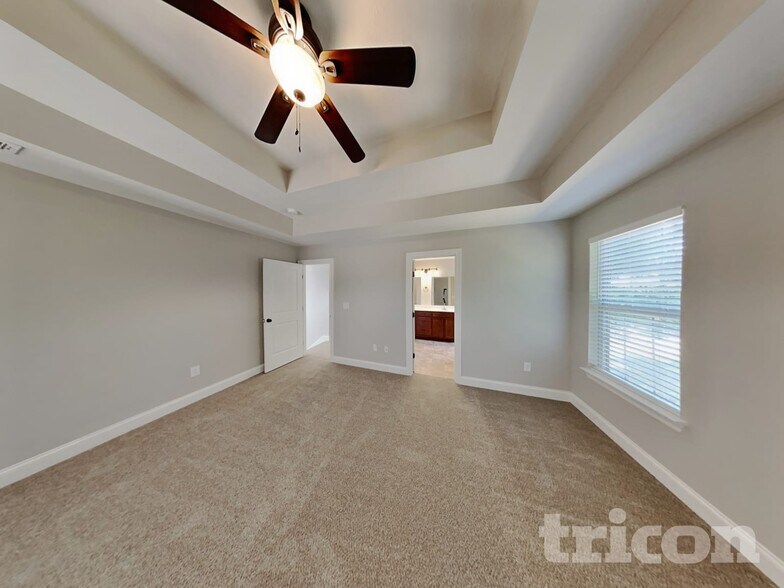 Building Photo - 523 Twyla Dr