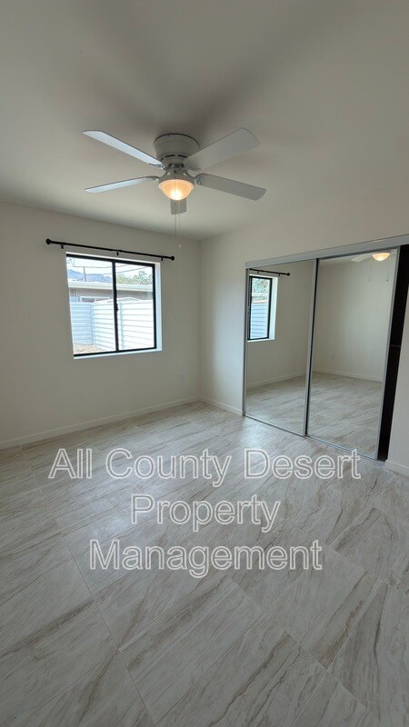 Building Photo - 517 S Mountain View Dr