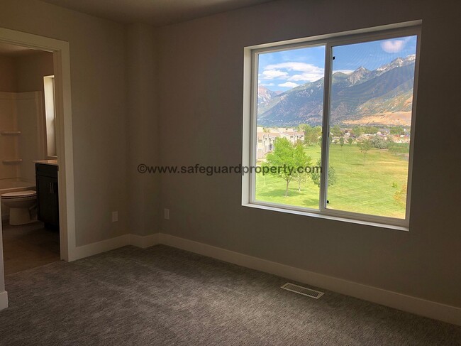 Building Photo - Stunning Draper Townhome with Beautiful View