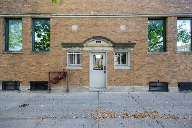 Building Photo - 6409 N Talman Ave