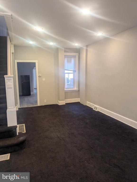 Building Photo - 422 Viola St