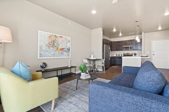 Building Photo - Spacious 1-Bedroom/1.5-Bath, unit 105, available 5/1/2026