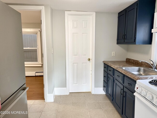 Building Photo - 1102 Drummond Ave