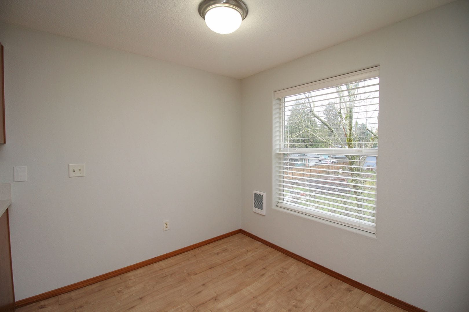 Building Photo - 683 NE 162nd Ave