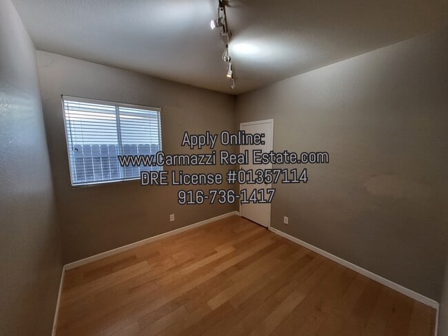 Building Photo - 9197 Irish Gold Way