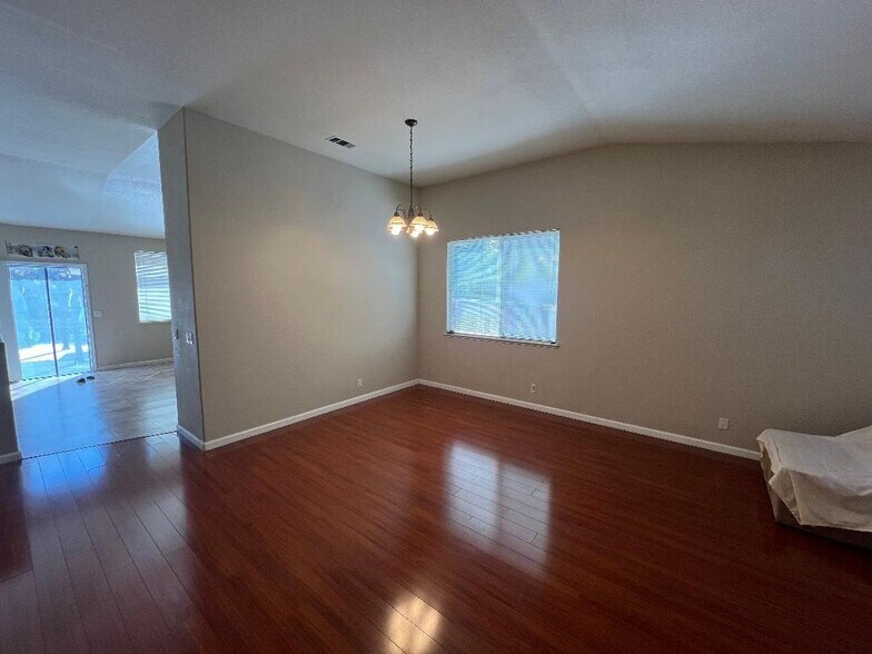 Building Photo - 2352 Whitetail Dr