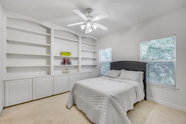 Building Photo - 5511 Oakwood Cove