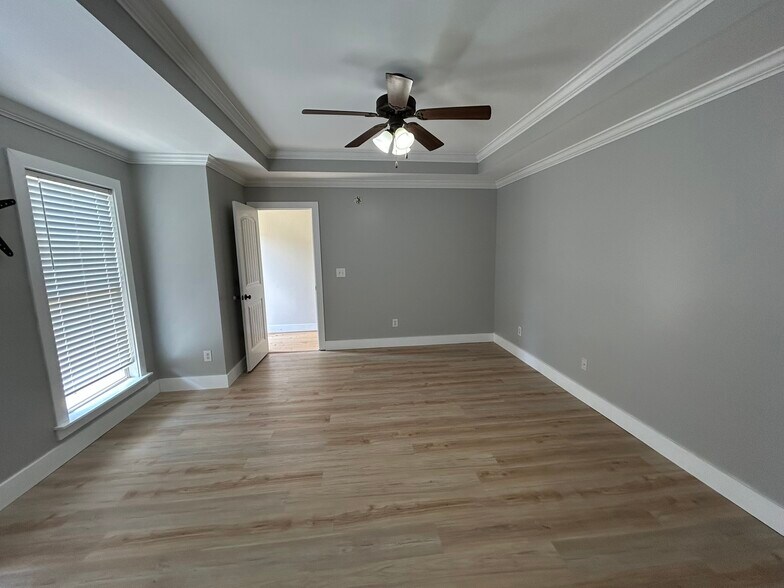 Building Photo - 2070 Rossburg Pl