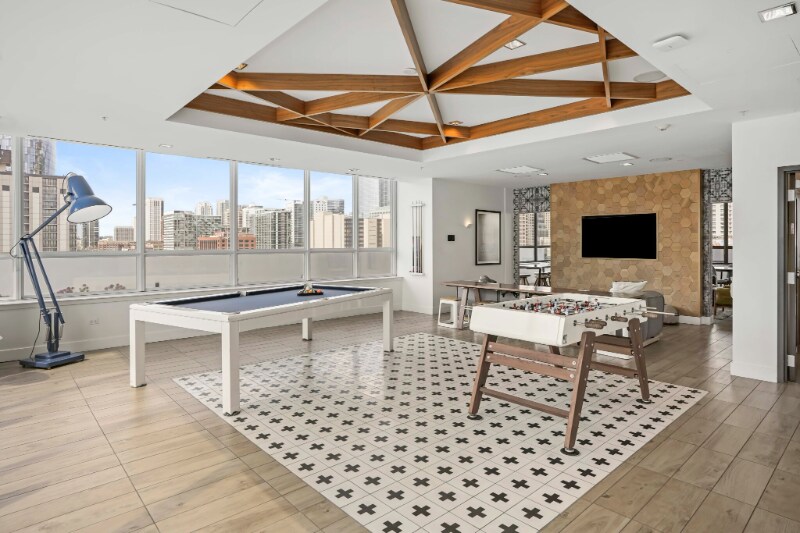 Building Photo - 211 S Halsted St