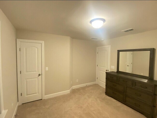 Building Photo - 1116 Lilly Valley Way
