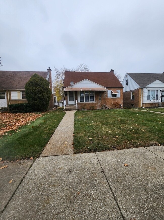 Building Photo - 106 163rd St