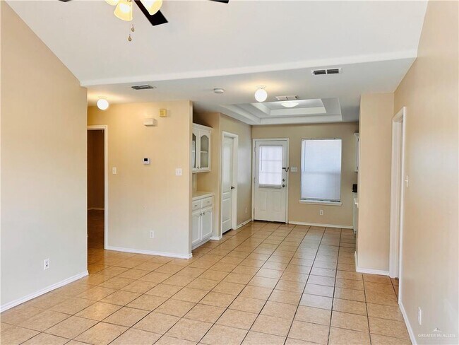 Building Photo - 2105 W Western Dr