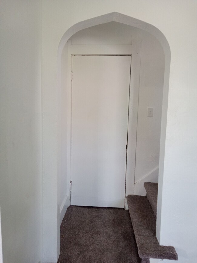 Building Photo - 422 Dexter St