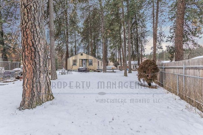 Building Photo - Charming Finch Arboretum Home