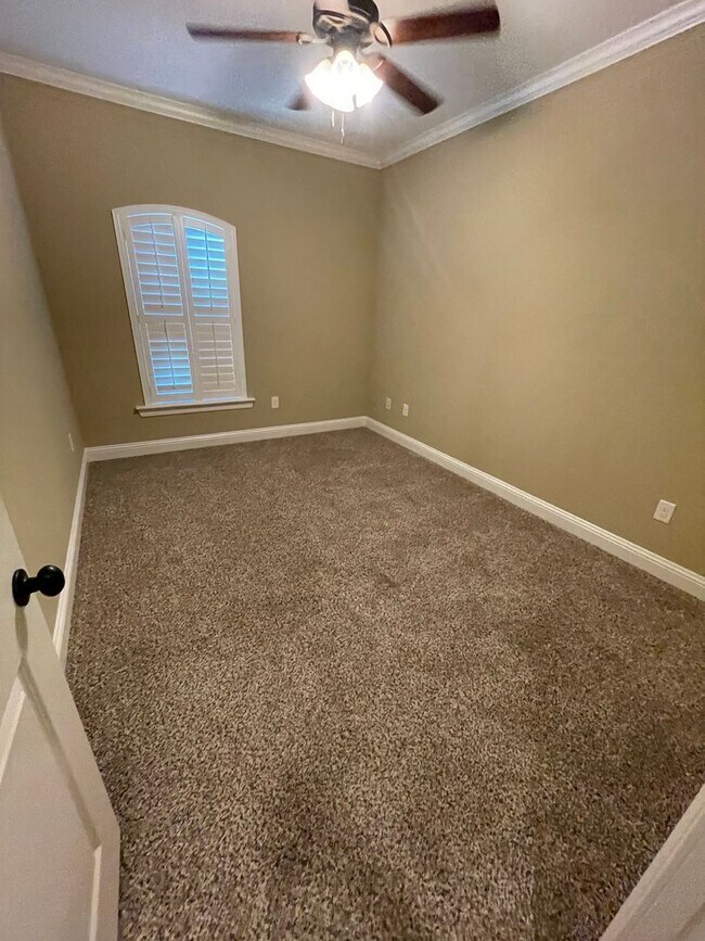 Building Photo - Gorgeous 4 Bedroom home in Twelve Oaks