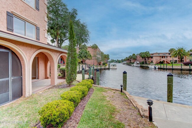 Building Photo - This beautifully remodeled 2 bedroom, 2 ba...